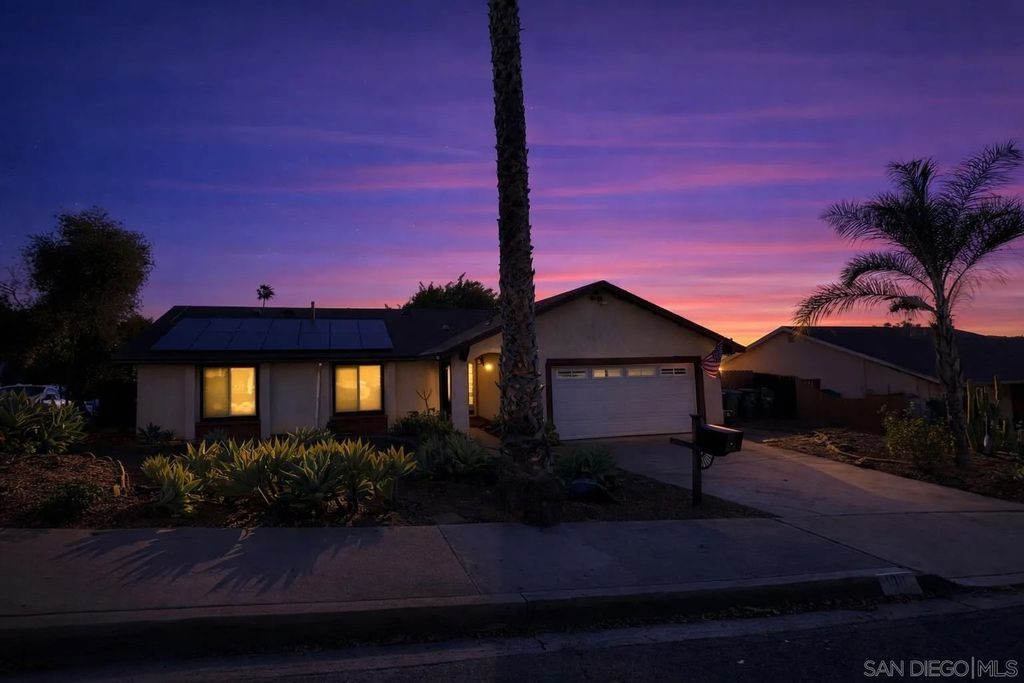 Photo of 1011 Chestnut Dr, Escondido, CA 92025 (MLS # 260006762)