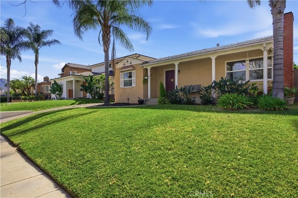 Photo of 311 S Mariposa Street, Burbank, CA 91506 (MLS # BB26062355)