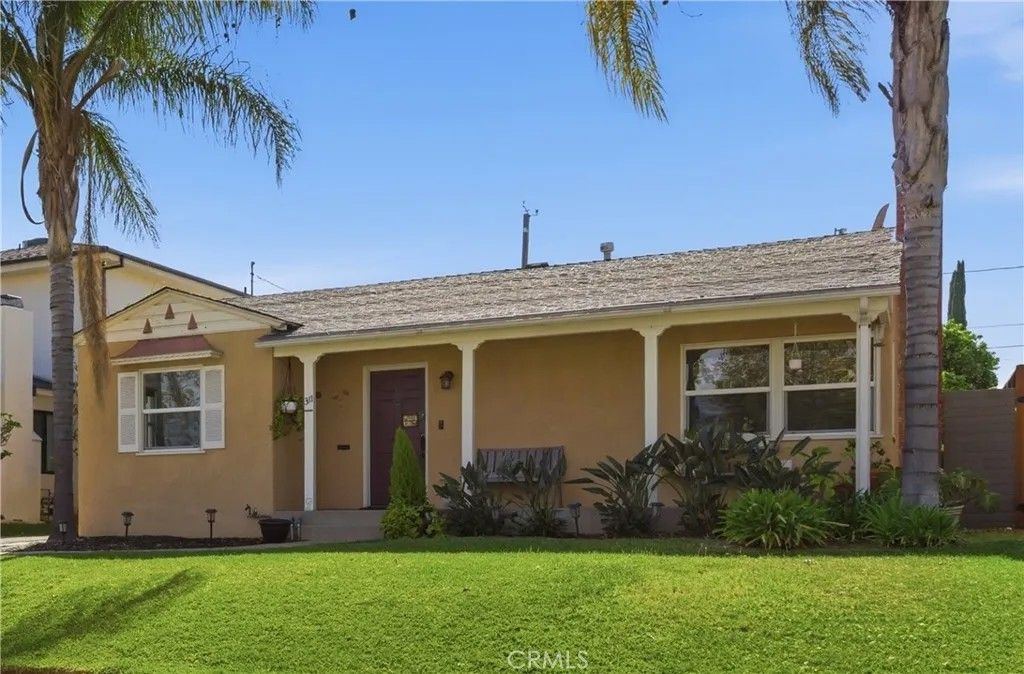 Photo of 311 S Mariposa Street, Burbank, CA 91506 (MLS # BB26062355)