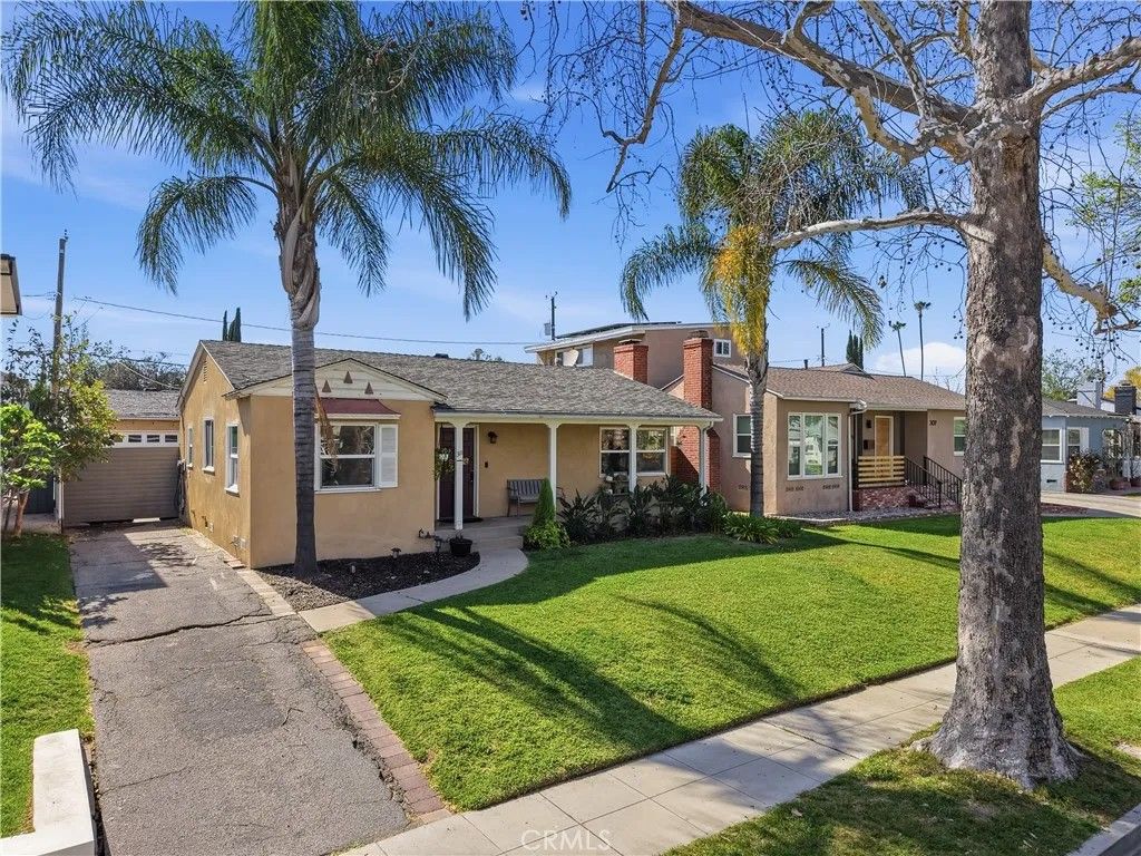 Photo of 311 S Mariposa Street, Burbank, CA 91506 (MLS # BB26062355)
