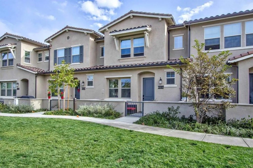 Photo of 1089 Delpy View Point, Vista, CA 92084 (MLS # NDP2601537)