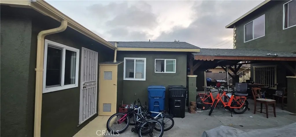 1139 E 65th