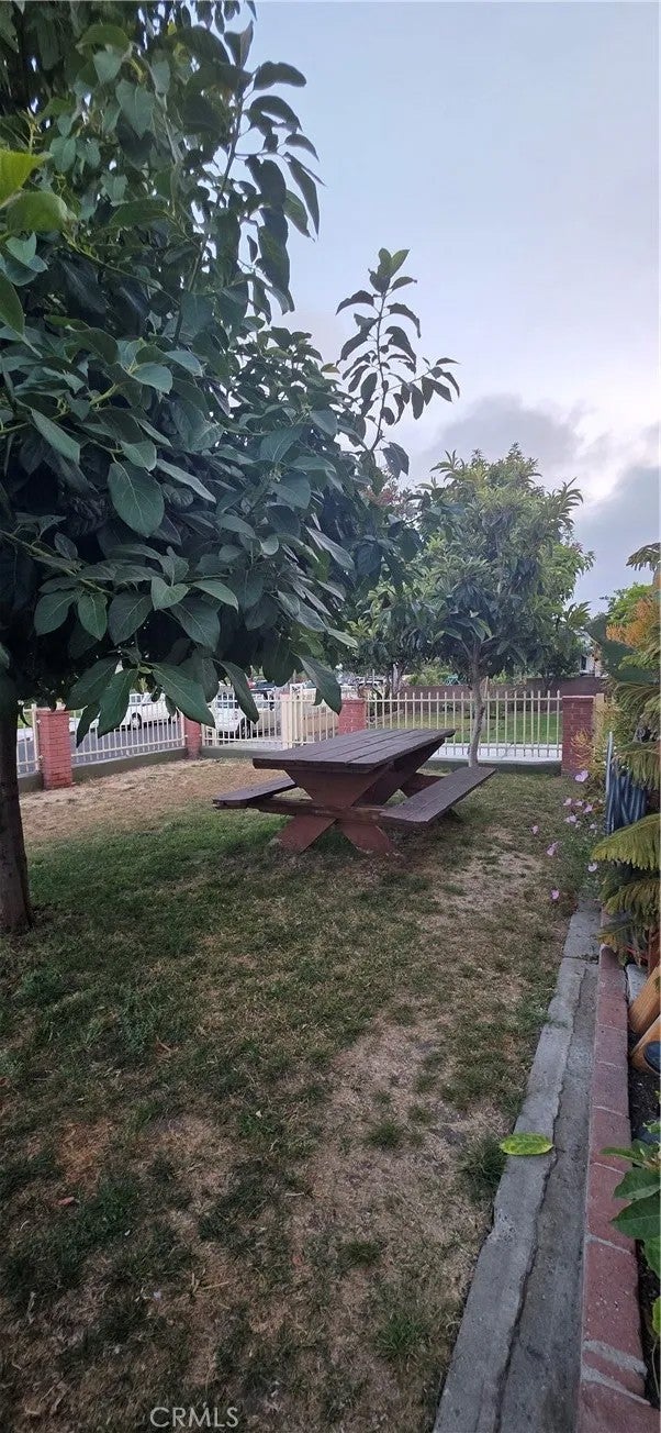 1139 E 65th
