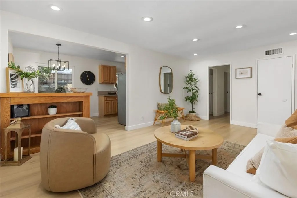 10827 Archway