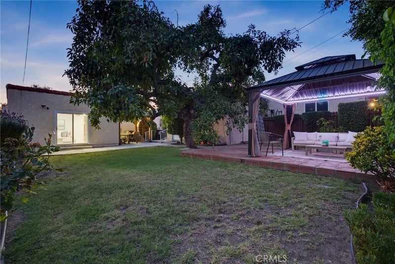 1156 N Isabel