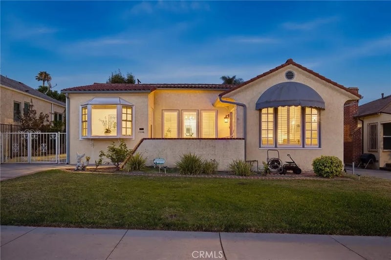 1156 N Isabel