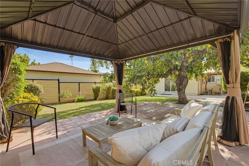 1156 N Isabel