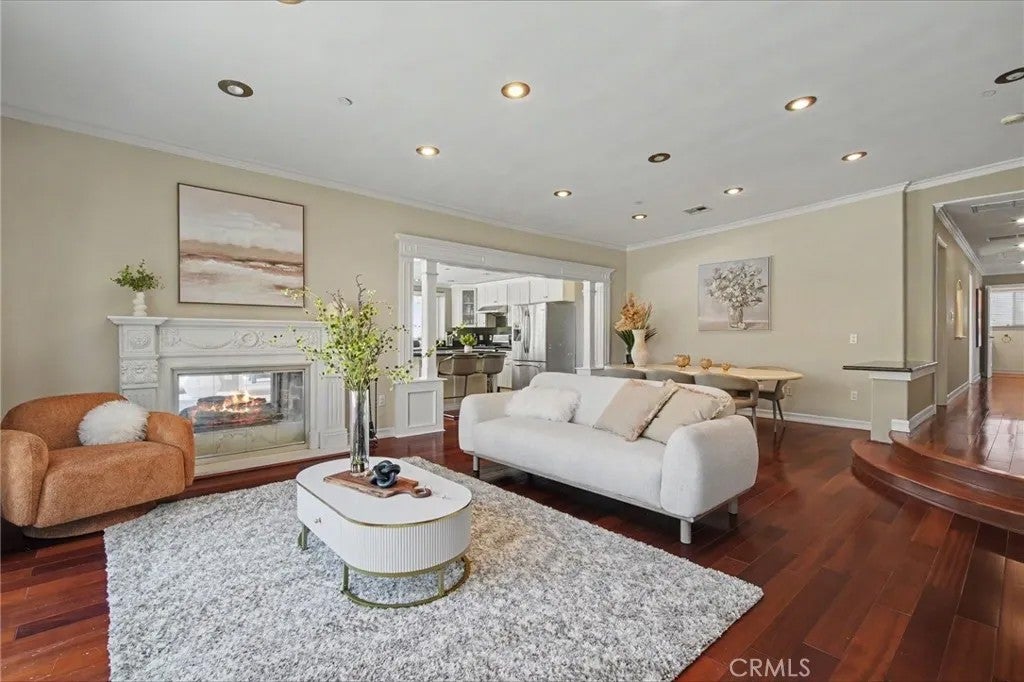 906 Summit Place