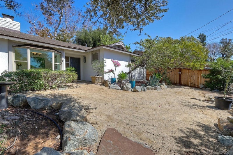 1591 Olive Hills