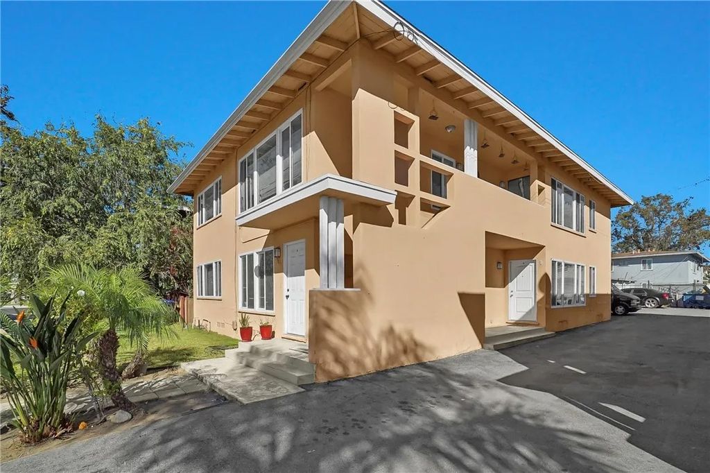 Photo of 1405 S Broadway, Santa Ana, CA 92707 (MLS # OC25275467)