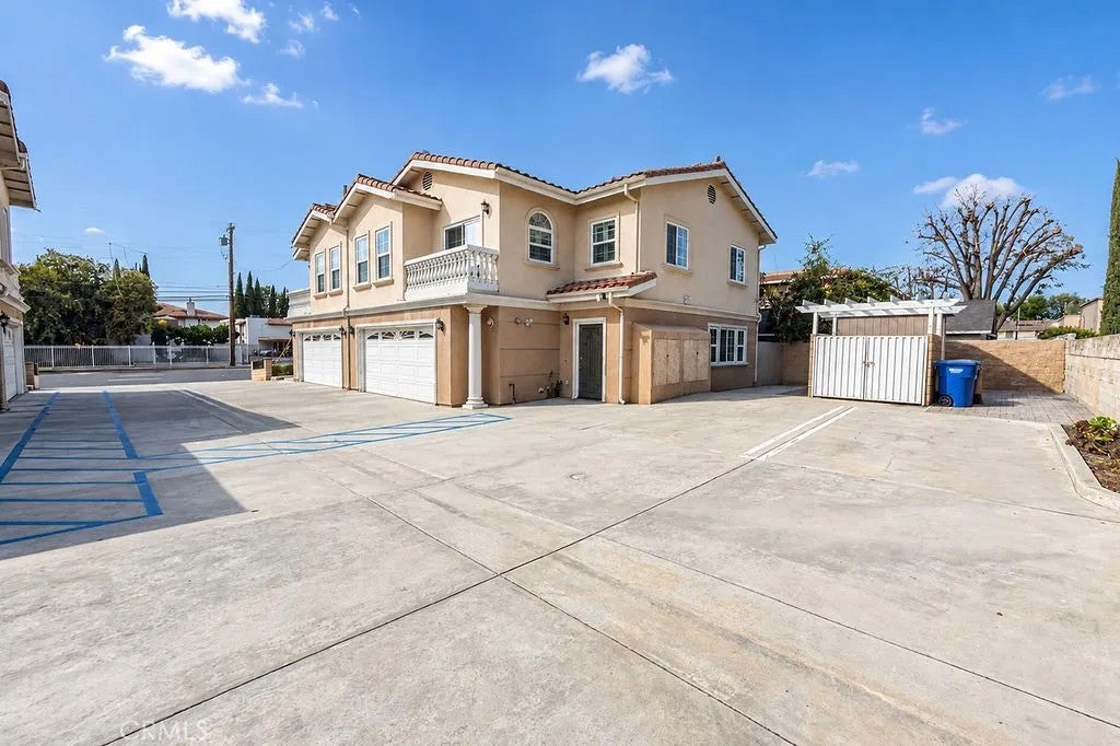 7592 Artesia