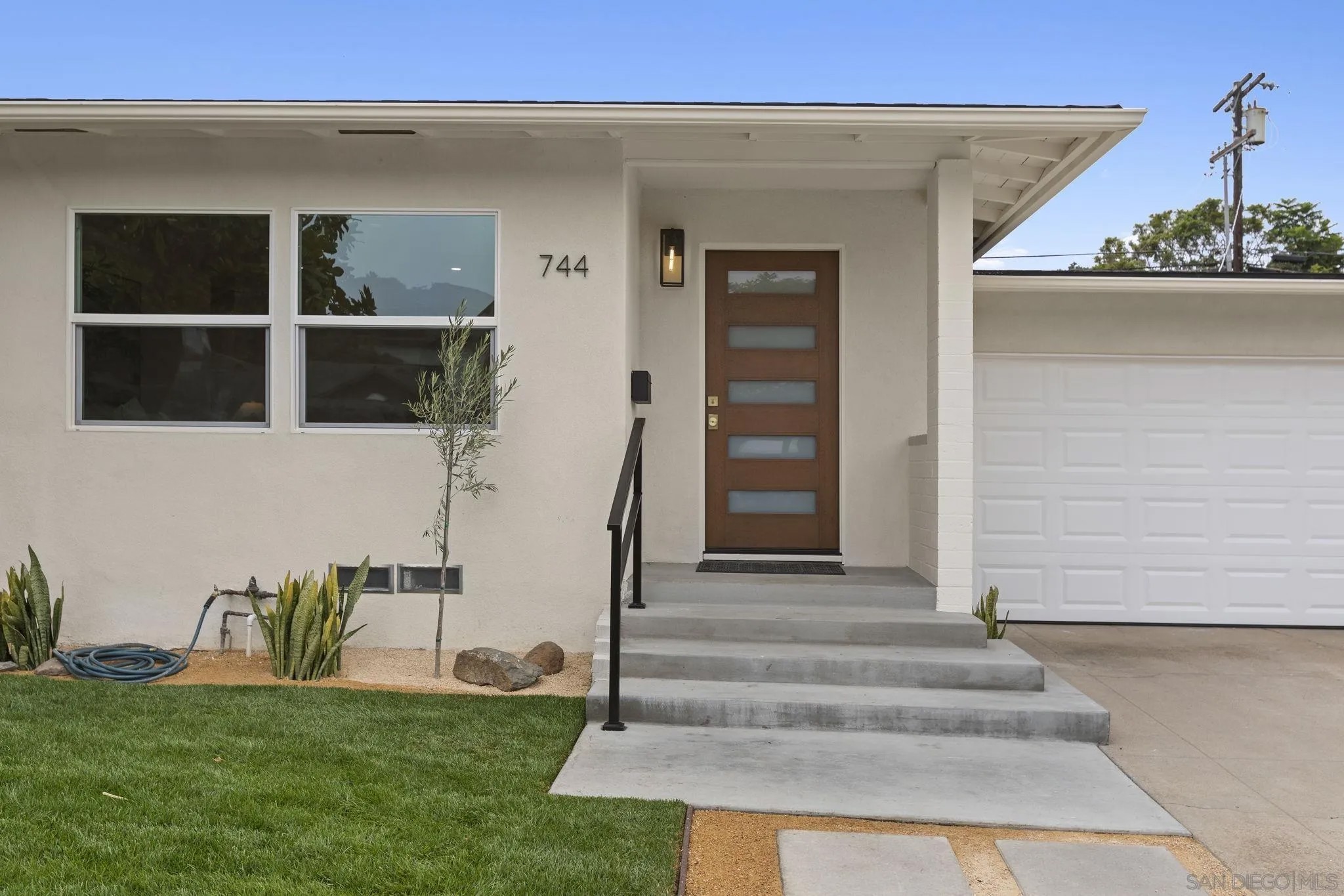744 Catalina Blvd