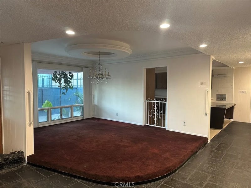 3241 Santa Ana