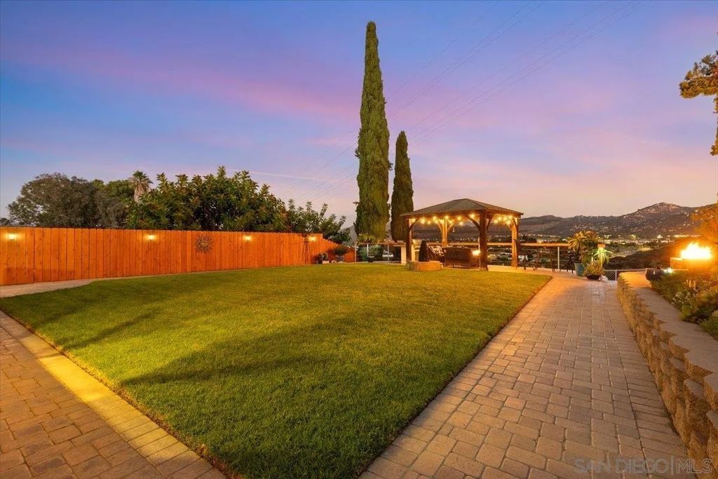 Photo of 12431 Ridgeton Dr, Lakeside, CA 92040 (MLS # 250041405)
