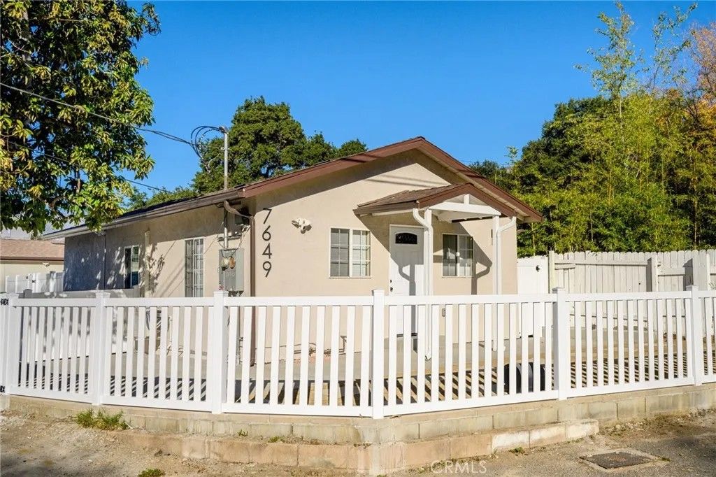 Photo of 7649 Thousand Oaks, Tujunga, CA 91042 (MLS # GD25274693)