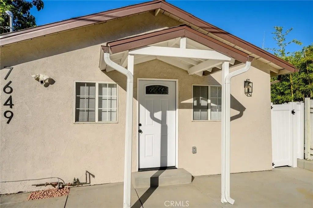 Photo of 7649 Thousand Oaks, Tujunga, CA 91042 (MLS # GD25274693)
