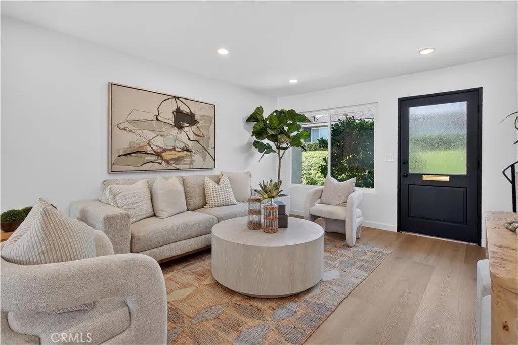 4588 Jamestown