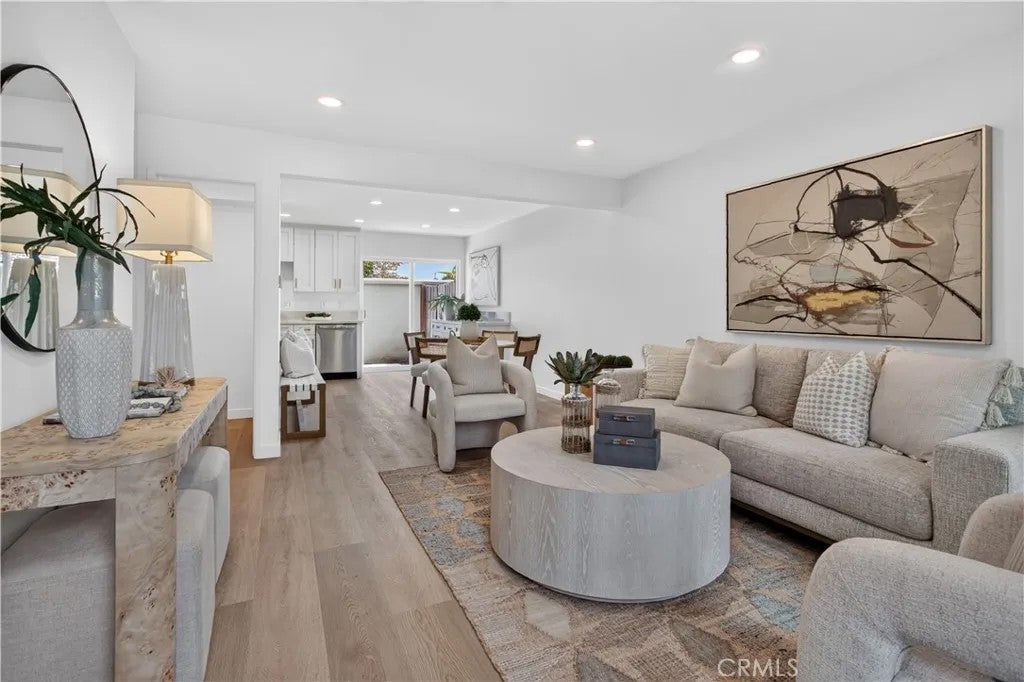 4588 Jamestown