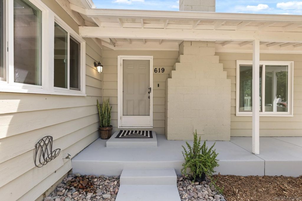 Photo of 619 Snowden Place, El Cajon, CA 92019 (MLS # 260006293)