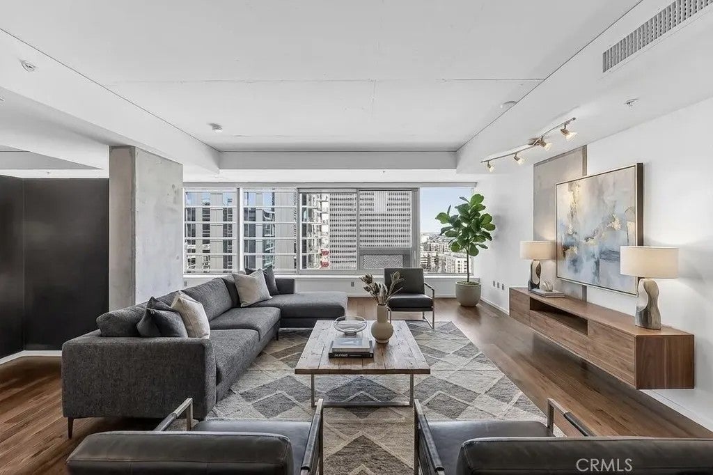 Photo of 1155 S Grand AVE #1707, Los Angeles, CA 90015 (MLS # SR26196577)