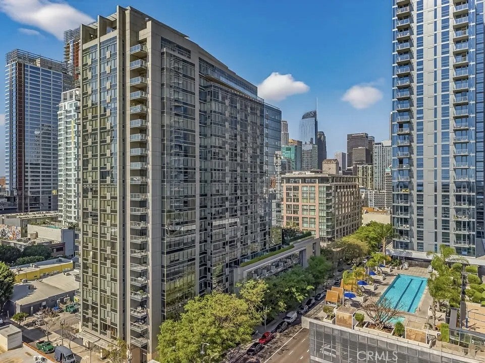Photo of 1155 S Grand AVE #1707, Los Angeles, CA 90015 (MLS # SR26196577)