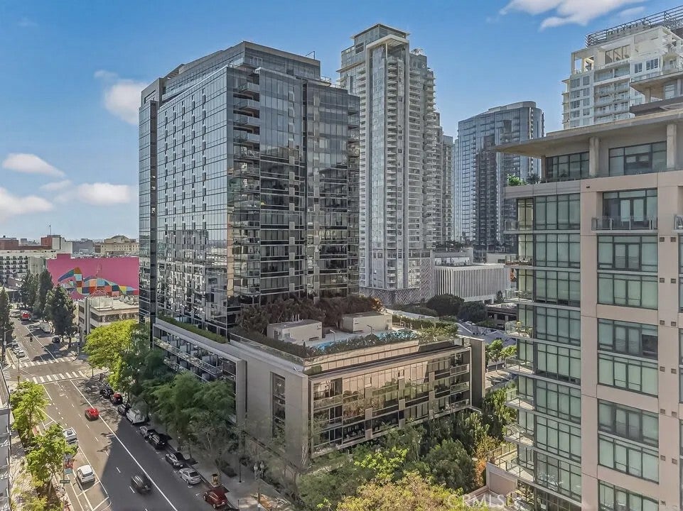 Photo of 1155 S Grand AVE #1707, Los Angeles, CA 90015 (MLS # SR26196577)