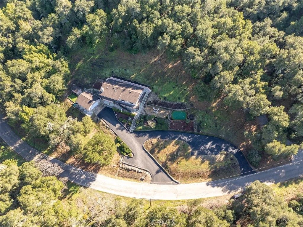 Photo of 8505 Santa Cruz Rd, Atascadero, CA 93422 (MLS # NS26018571)