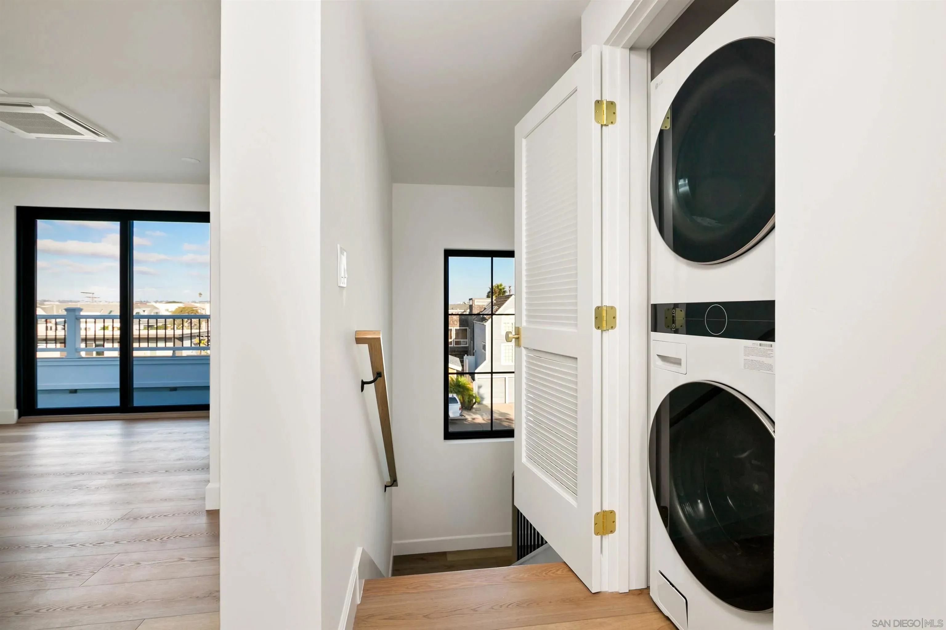 San Diego, California 92109, United States, 3 Bedrooms Bedrooms, ,3 BathroomsBathrooms,Residential,Active,224672