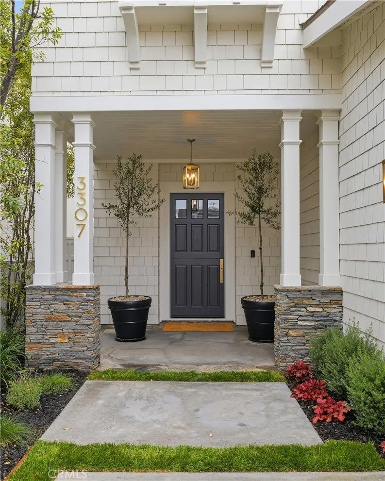 3307 N Poinsettia
