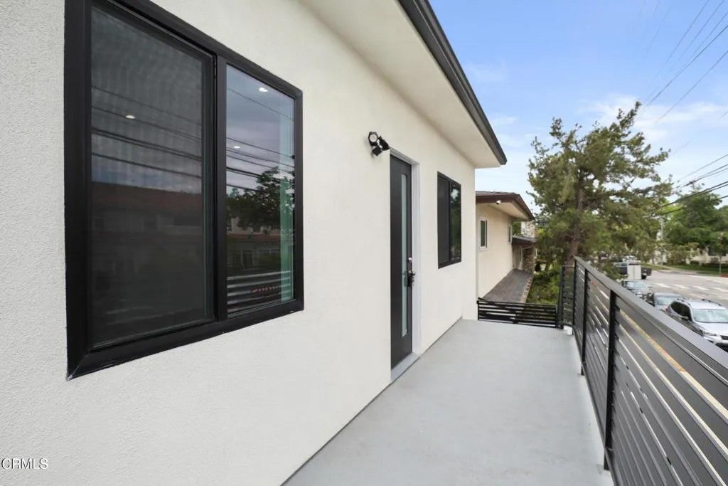 Photo of 112 N Kenneth Road #201, Burbank, CA 91501 (MLS # P1-28413)