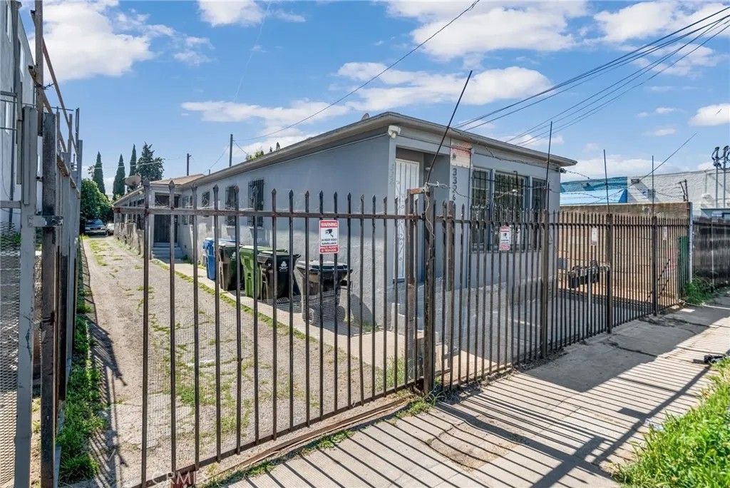 Photo of 3322 W 63rd Street, Los Angeles, CA 90043 (MLS # RS26052412)