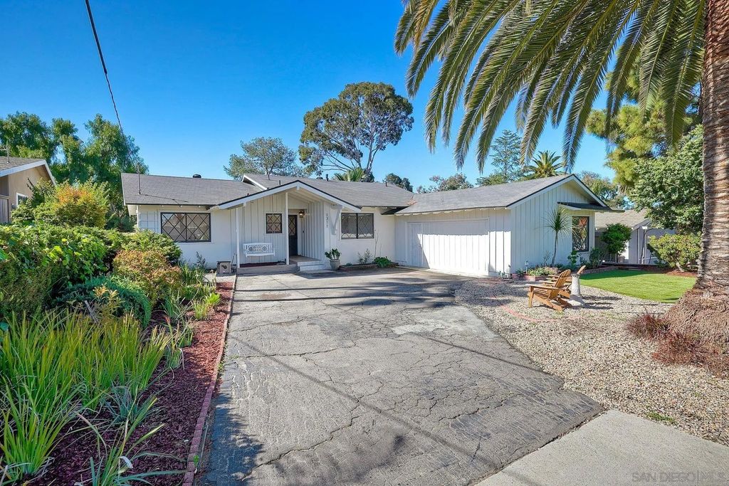 Photo of 1311 Crestridge Dr, Oceanside, CA 92054 (MLS # 250045744)