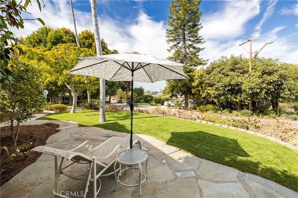 Photo of 301 Via Linda Vista, Redondo Beach, CA 90277 (MLS # SB26008048)