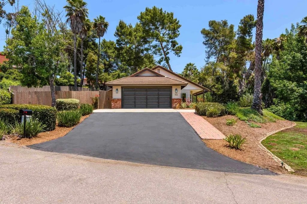 102 Stephanie Ln