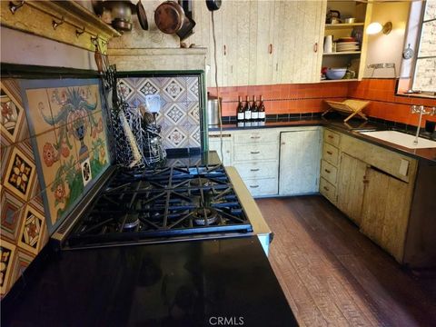 Tiny photo for 3221 Redwood Dr, Riverside, CA 92501 (MLS # IV25241550)