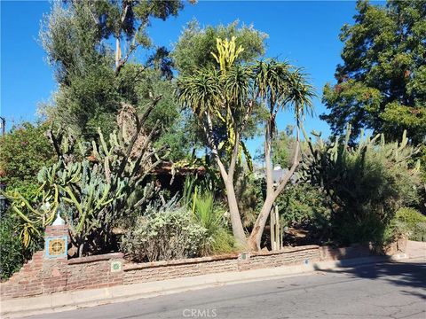Tiny photo for 3221 Redwood Dr, Riverside, CA 92501 (MLS # IV25241550)
