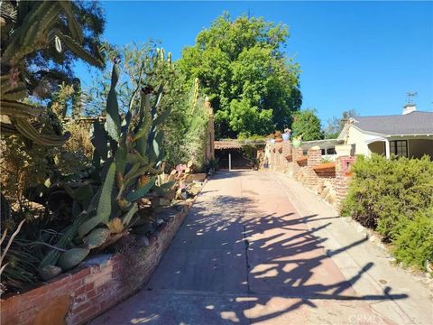 Tiny photo for 3221 Redwood Dr, Riverside, CA 92501 (MLS # IV25241550)