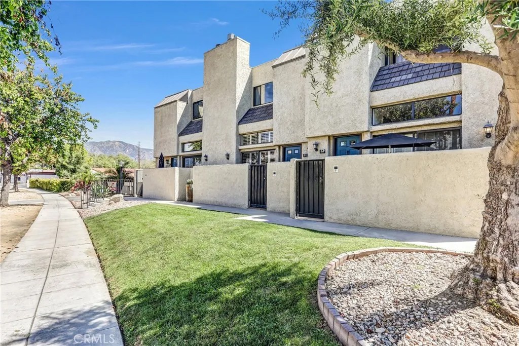 984 W Riverside Drive 9