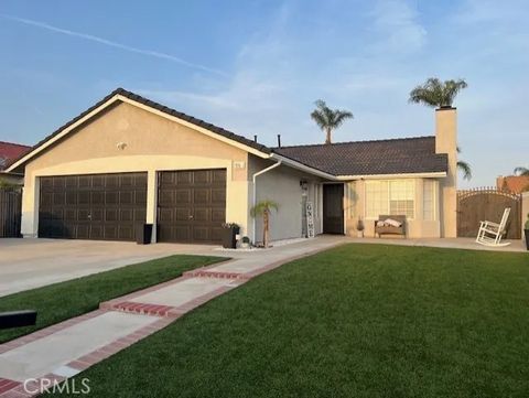 9765 Venus Lane Fontana CA 92335