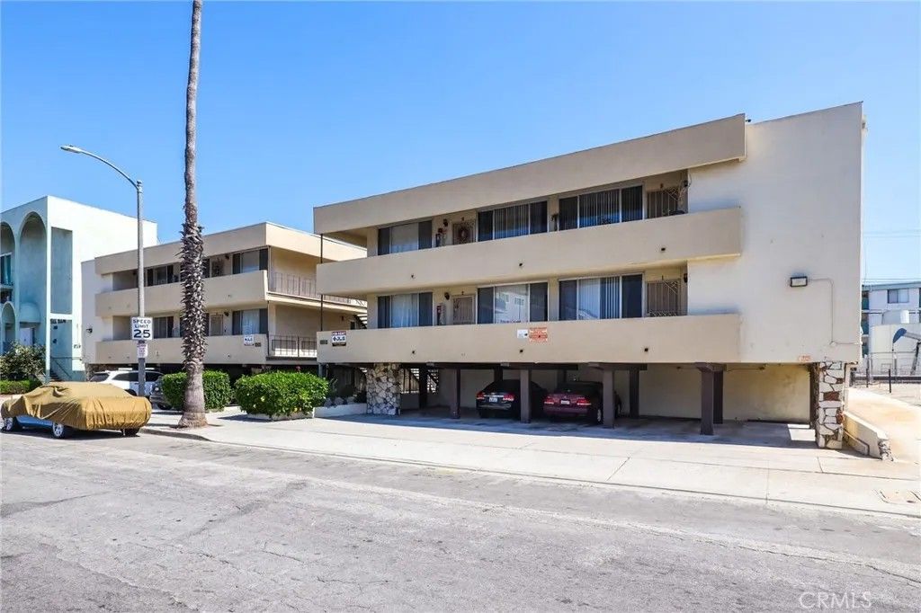 Photo of 3430 Elm Ave #10, Long Beach, CA 90807 (MLS # OC25266563)