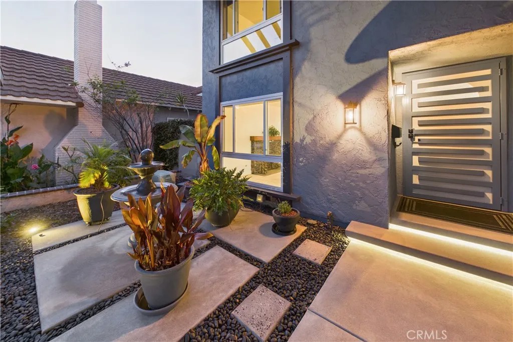 5089 Saratoga Avenue