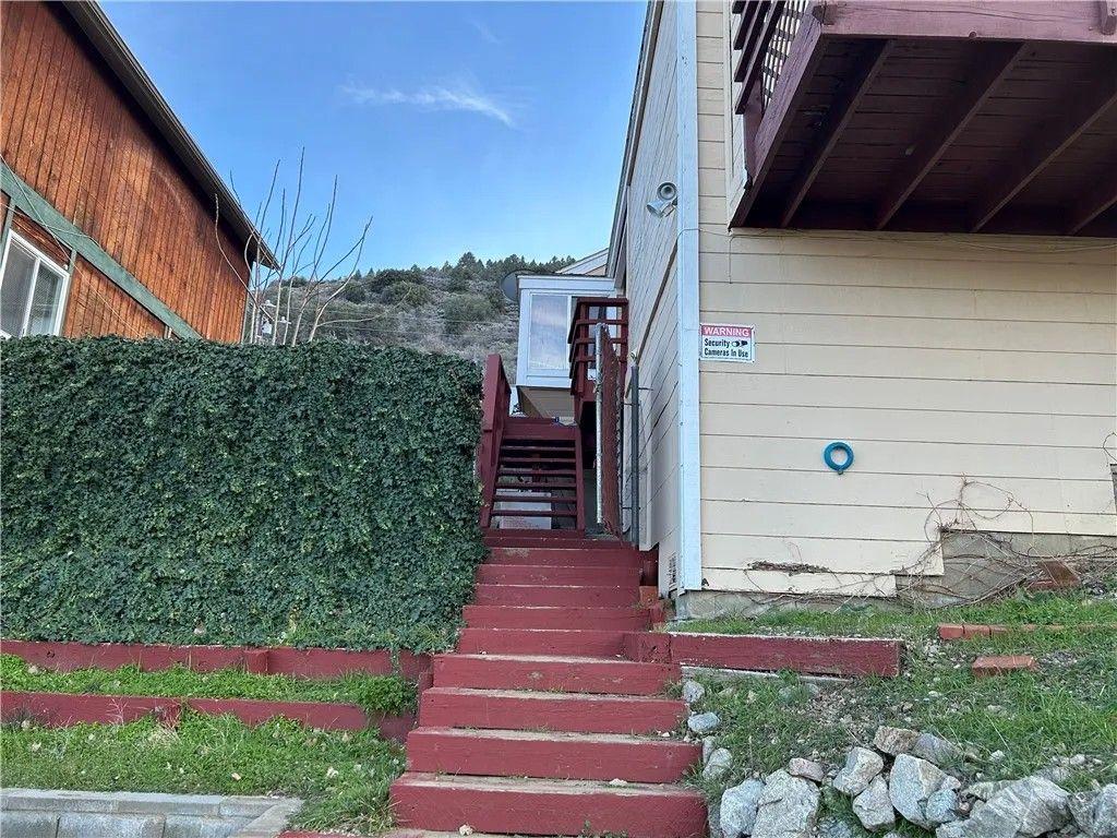 Photo of 3408 California Trl, Frazier Park, CA 93225 (MLS # SR26006579)