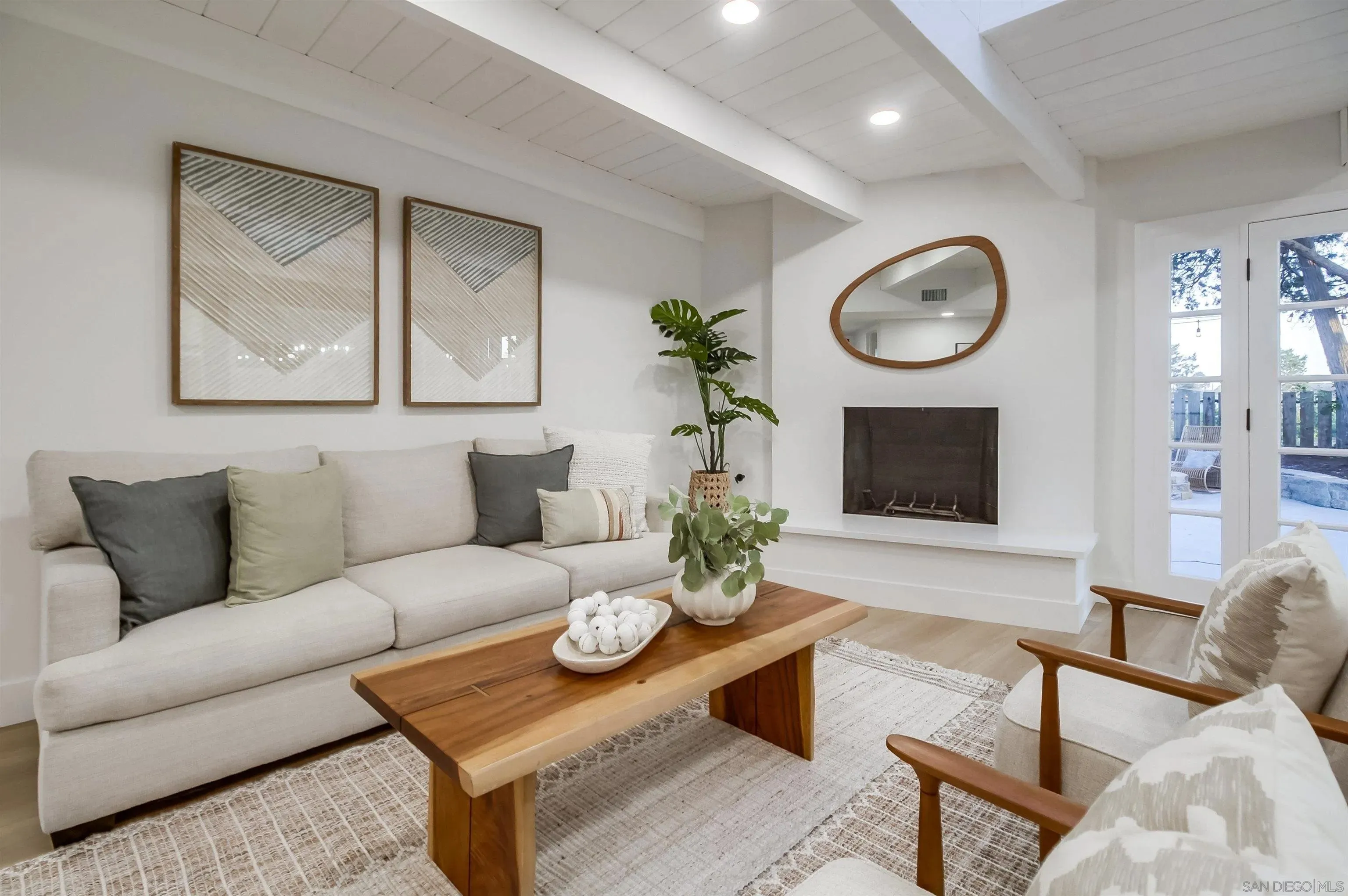 San Diego, California 92111, United States, 3 Bedrooms Bedrooms, ,2 BathroomsBathrooms,Residential,Active,197328