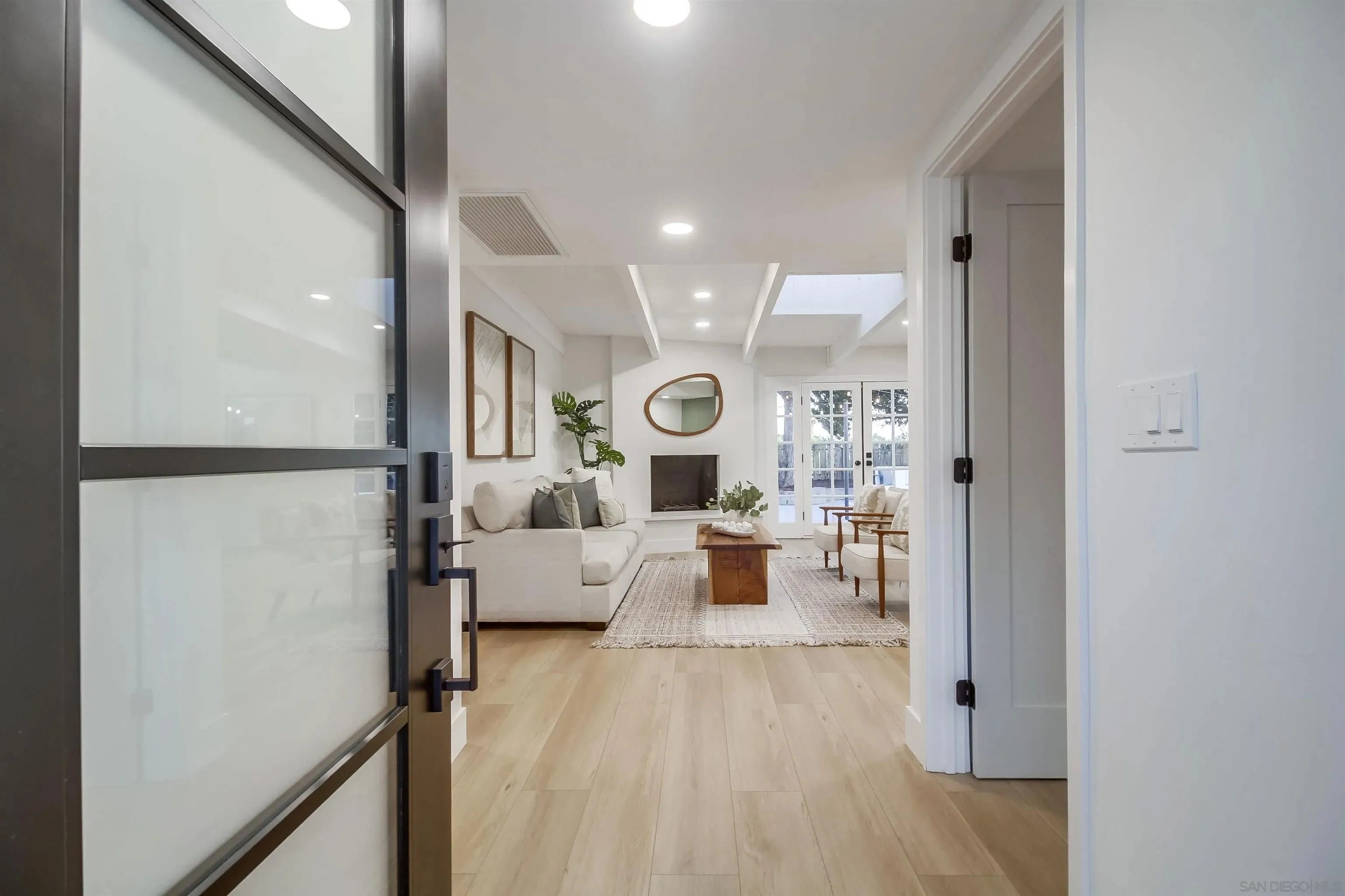 San Diego, California 92111, United States, 3 Bedrooms Bedrooms, ,2 BathroomsBathrooms,Residential,Active,197328