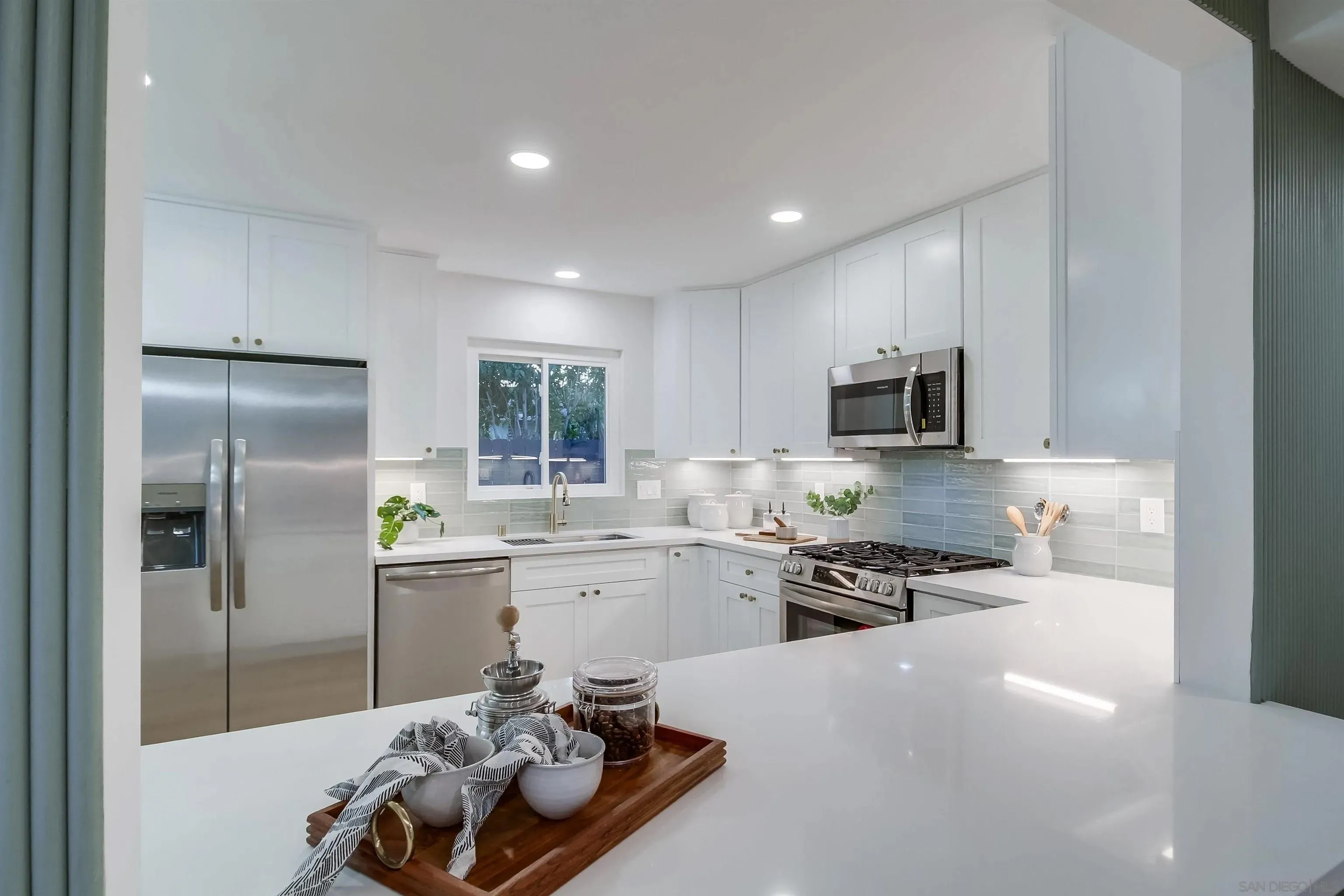 San Diego, California 92111, United States, 3 Bedrooms Bedrooms, ,2 BathroomsBathrooms,Residential,Active,197328