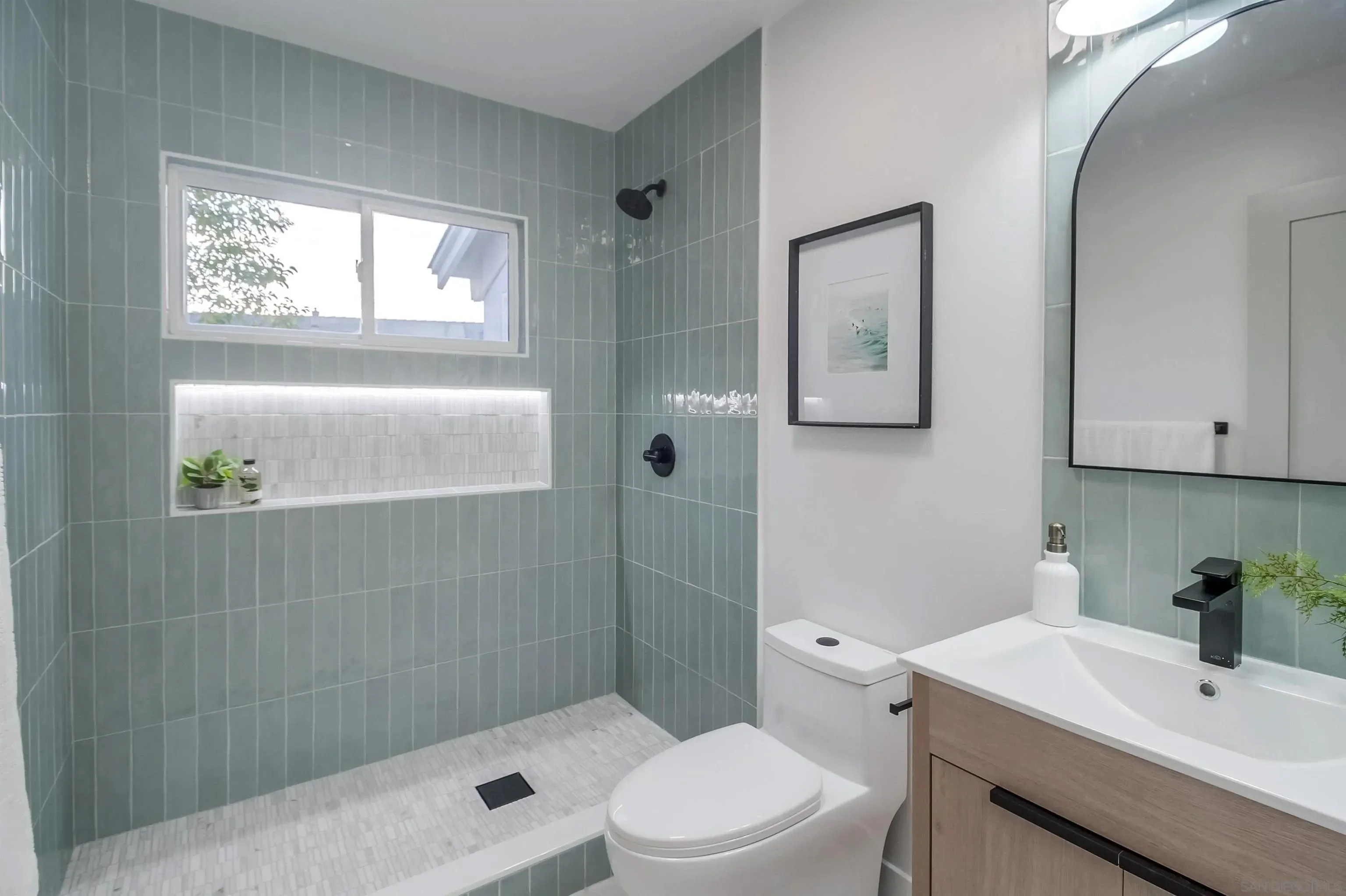 San Diego, California 92111, United States, 3 Bedrooms Bedrooms, ,2 BathroomsBathrooms,Residential,Active,197328