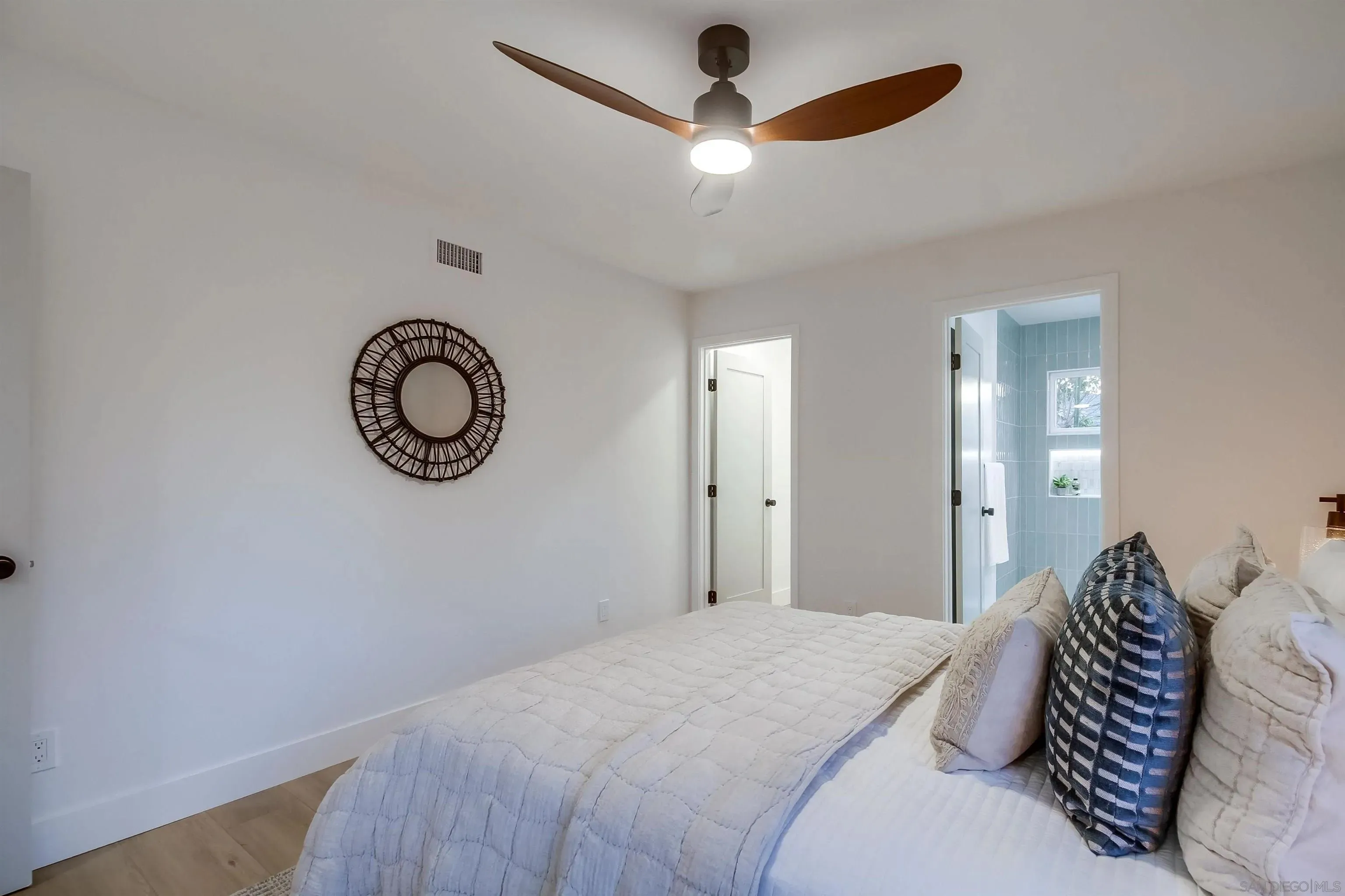 San Diego, California 92111, United States, 3 Bedrooms Bedrooms, ,2 BathroomsBathrooms,Residential,Active,197328