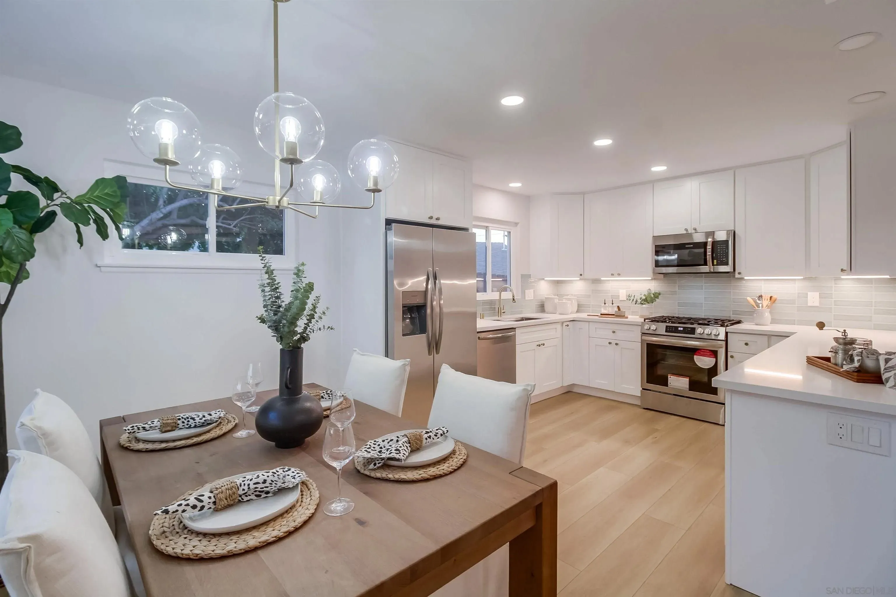 San Diego, California 92111, United States, 3 Bedrooms Bedrooms, ,2 BathroomsBathrooms,Residential,Active,197328