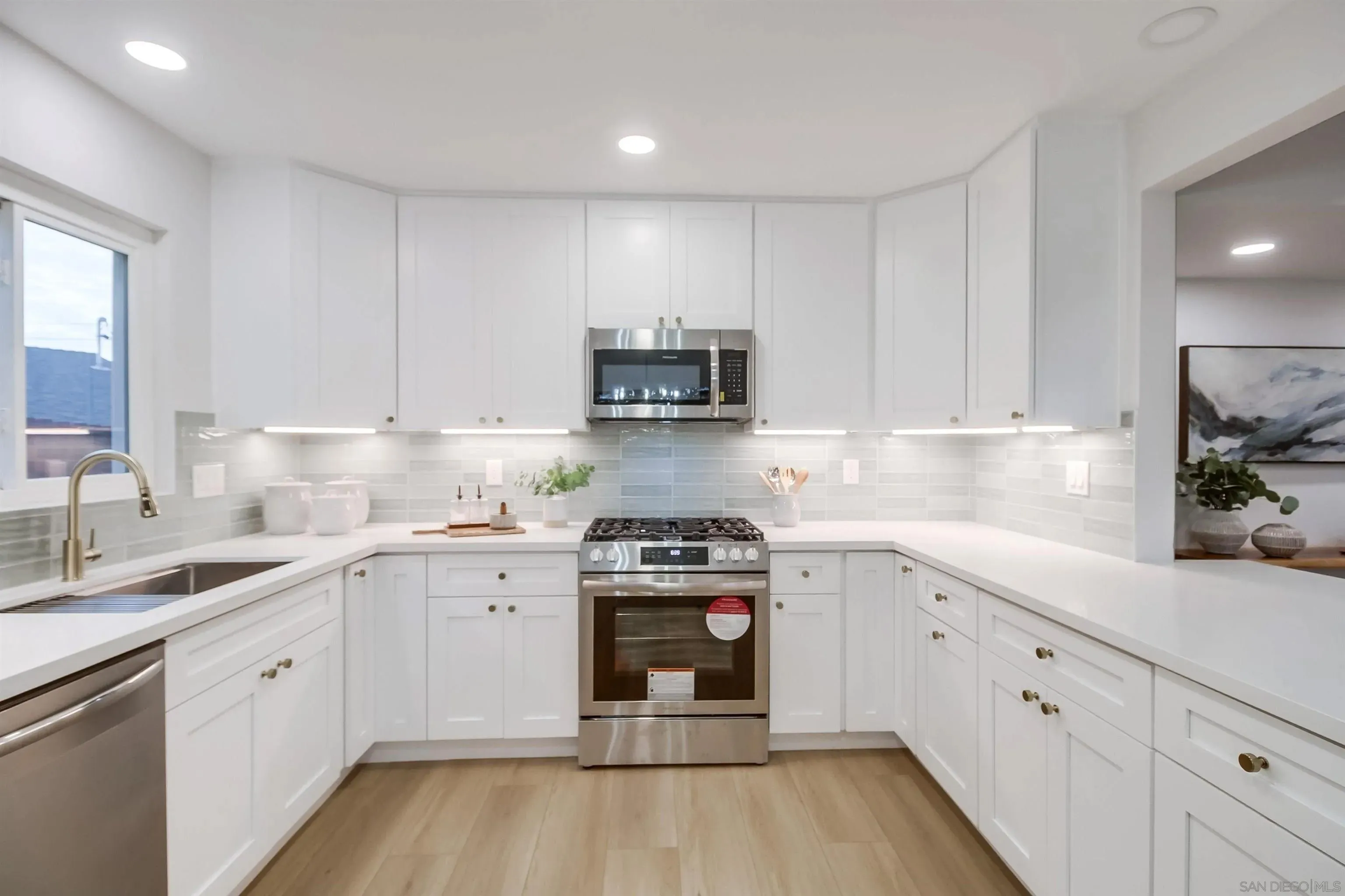 San Diego, California 92111, United States, 3 Bedrooms Bedrooms, ,2 BathroomsBathrooms,Residential,Active,197328