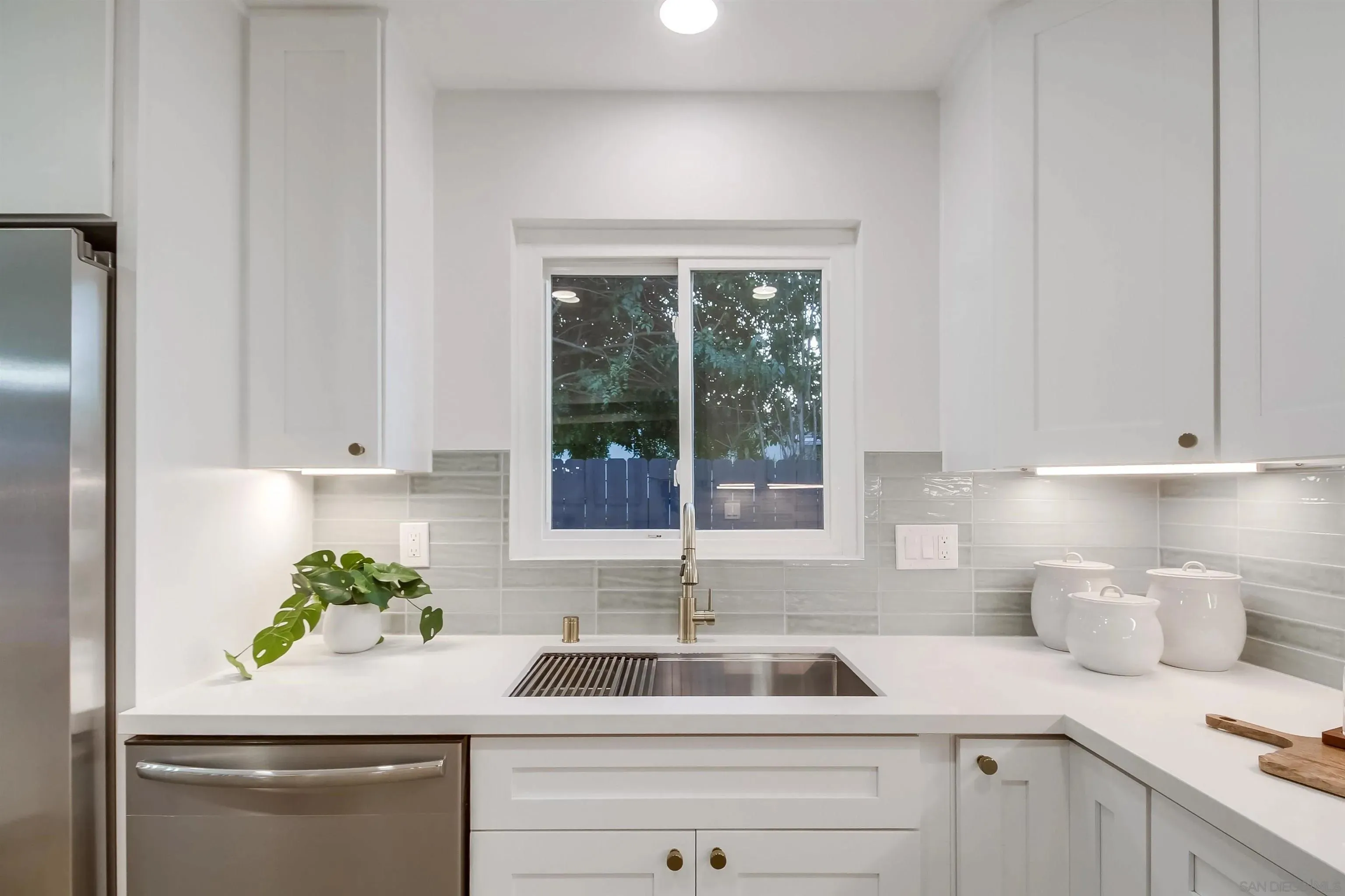 San Diego, California 92111, United States, 3 Bedrooms Bedrooms, ,2 BathroomsBathrooms,Residential,Active,197328